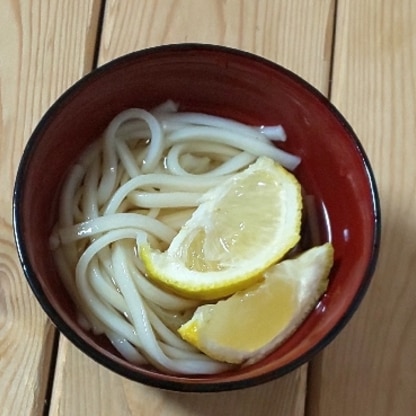 すだちうどん♡実家の日向夏で作りました☘️爽やかでおいしかったです(*´∇｀)ﾉまた暑くなったら、冷たいうどん作りま～す(*´∀)ﾉたくさんレポありがとうです♡